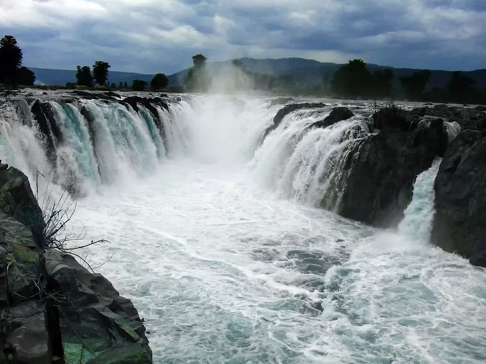 Photo of Hogenakkal Falls, Hogenakkal, Tamil Nadu, India by Bloggers Without Borders - (BWB)