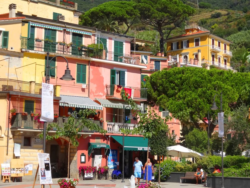 Photo of The Chaotic Land of Five Villages: Cinque Terre, Italy! 2/4 by Nawab Dilaweez Hasan