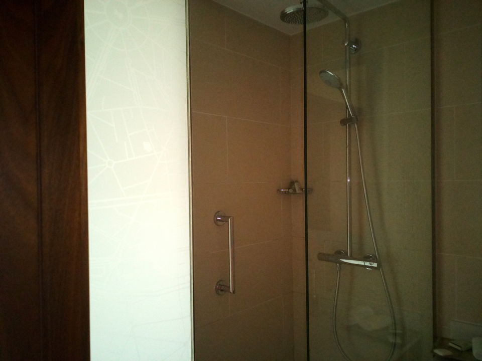 Photo of Crowne Plaza Paris - Neuilly, Paris Metropolitan Area, Boulevard Victor Hugo, Neuilly-sur-Seine, France by niksi rane