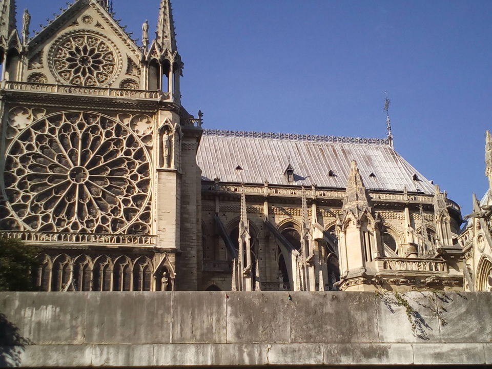 Photo of Seine-Port, France by niksi rane