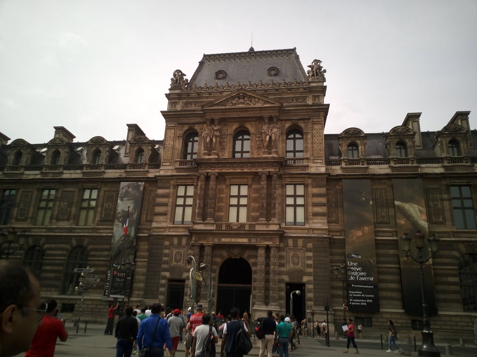 Photo of Louvre Museum, Paris, France by niksi rane