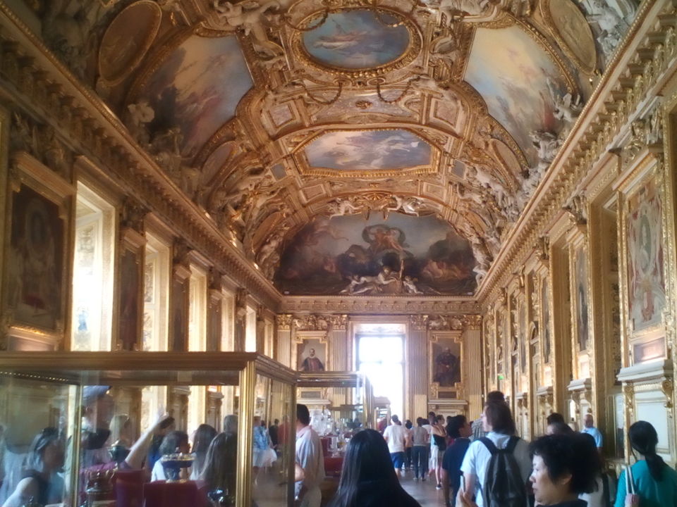 Photo of Louvre Museum, Paris, France by niksi rane