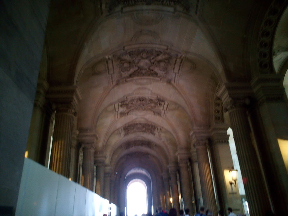 Photo of Louvre Museum, Paris, France by niksi rane