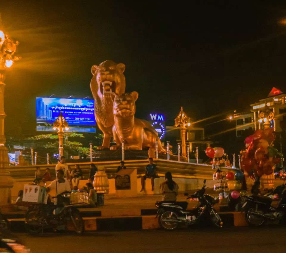 Photo of Golden Lions Roundabout, Golden Lion Traffic Cir, Krong Preah Sihanouk, Cambodia by Rachita Saxena