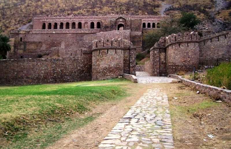 Hasil gambar untuk The Bhangarh Fort