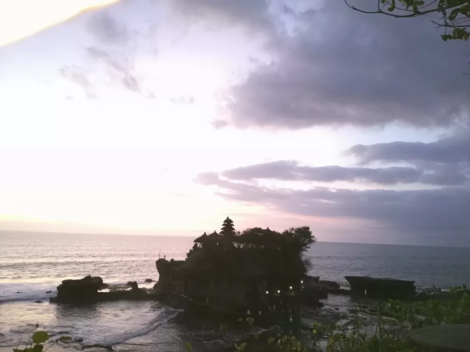 Photo of Tanah Lot Temple, Jalan Tanah Lot, Beraban, Tabanan Regency, Bali, Indonesia by Amruta