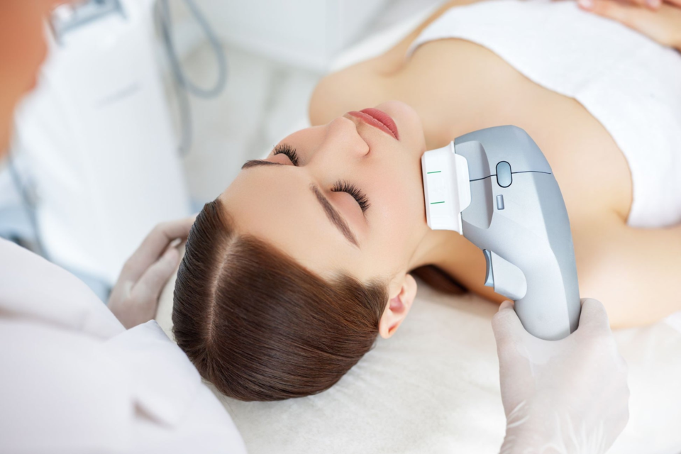 Photo of استمتعي بإشراقة مشرقة مع علاج الهايفو الآن by Dynamic Clinic