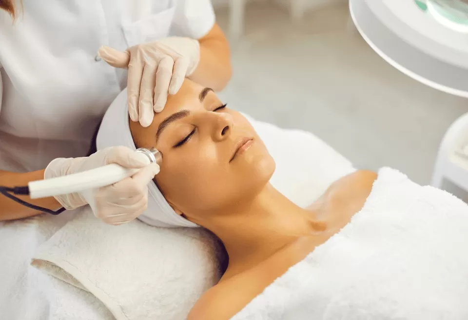 Photo of شرح علاجات الترددات الراديوية: نهج حديث لشد الجلد by Dynamic Clinic