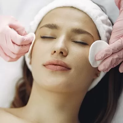 Photo of Chemical Peels for Dry Skin: Dubai’s Hydrating Solutions by Zoya Khan