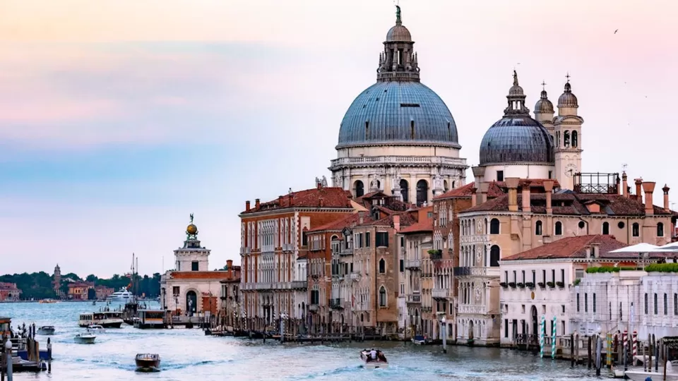 Photo of Romance, History & Gondolas: The Ultimate Venice Travel Guide by TravelJunkies ✔