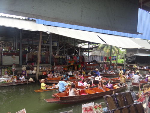 Photo of Damnoen Saduak Floating Market Damnoen Saduak Ratchaburi Thailand by Lets Head Out
