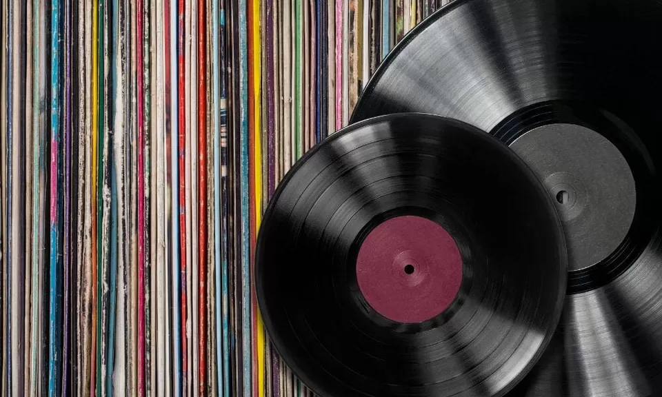 Photo of From Lata Mangeshkar to Kishore Kumar: Iconic Voices That Lit Up Vinyl Records by Barkha Verma