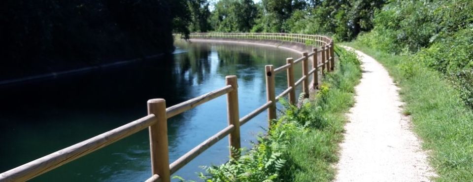 Photo of Canale Villoresi, Parabiago, Metropolitan City of Milan, Italy by Lakshmi Shuklla