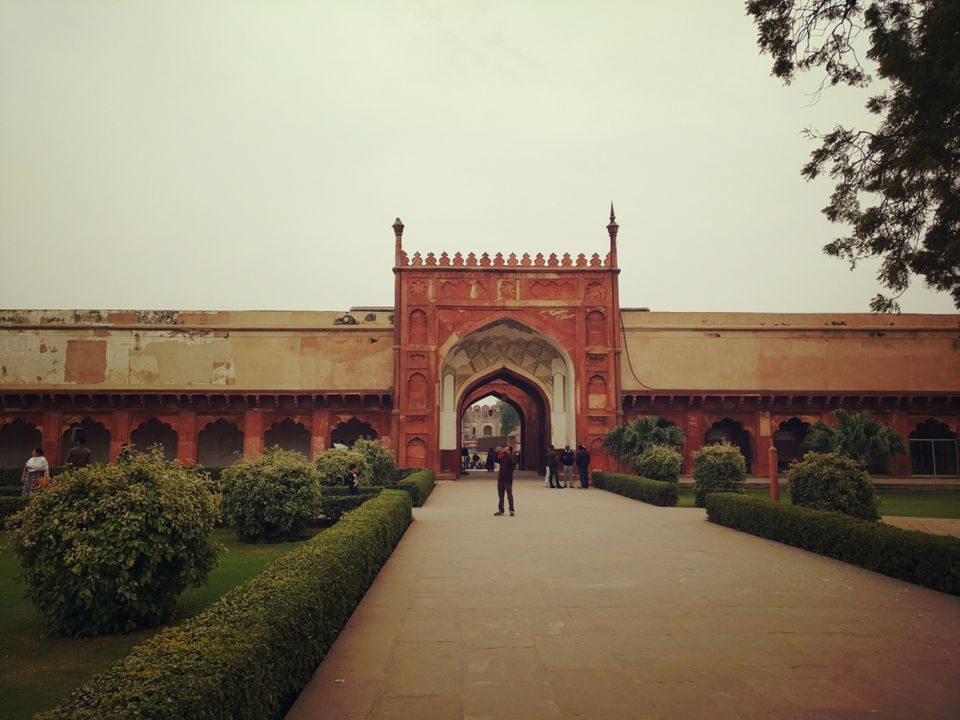 Photo of R e d Fort Road, Rakabganj, Agra, Uttar Pradesh, India by Pallavi Varun