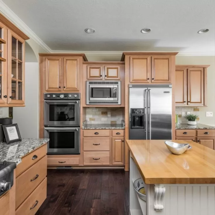 Photo of Warm and Welcoming: Color Schemes for Kitchens Featuring Brown Cabinets by seo work