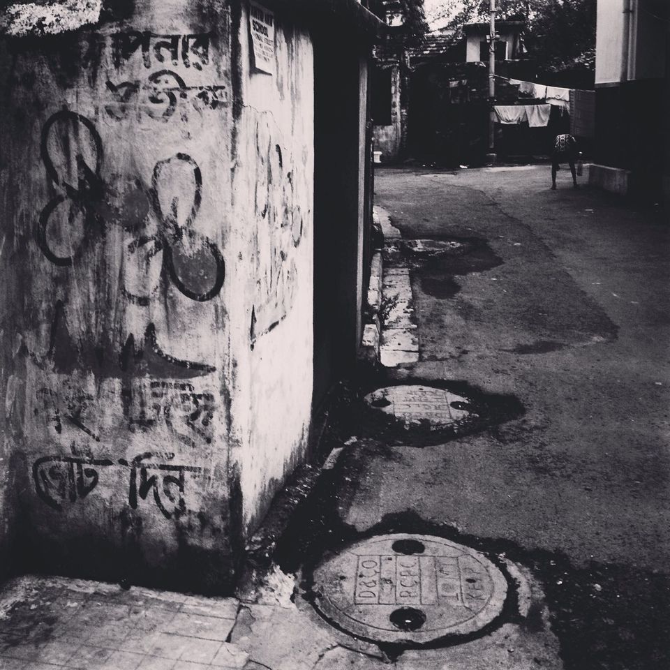 Photo of Folks on The Road : Calcutta in Monochrome 6/34 by Paushali Majumder