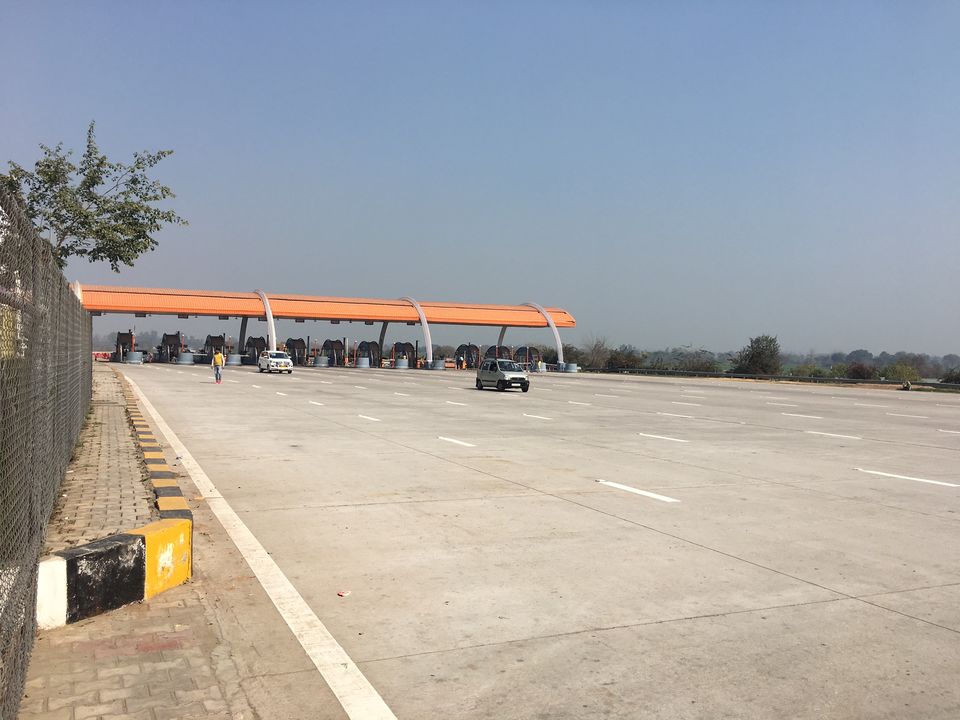 Photo of Yamuna Expressway, Chi V, Greater Noida, Uttar Pradesh, India by Abhishek Anand (aKa)