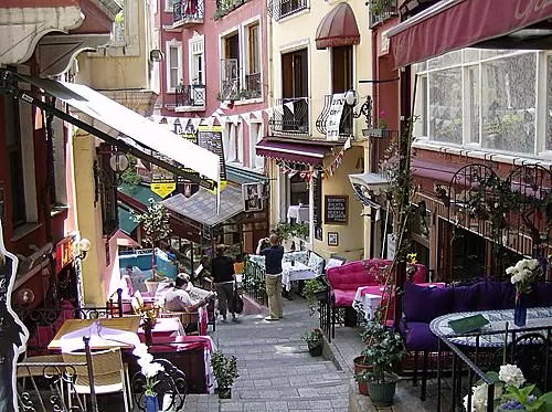 Photo of İstiklal Avenue, Istanbul, Turkey by Erol Utgun