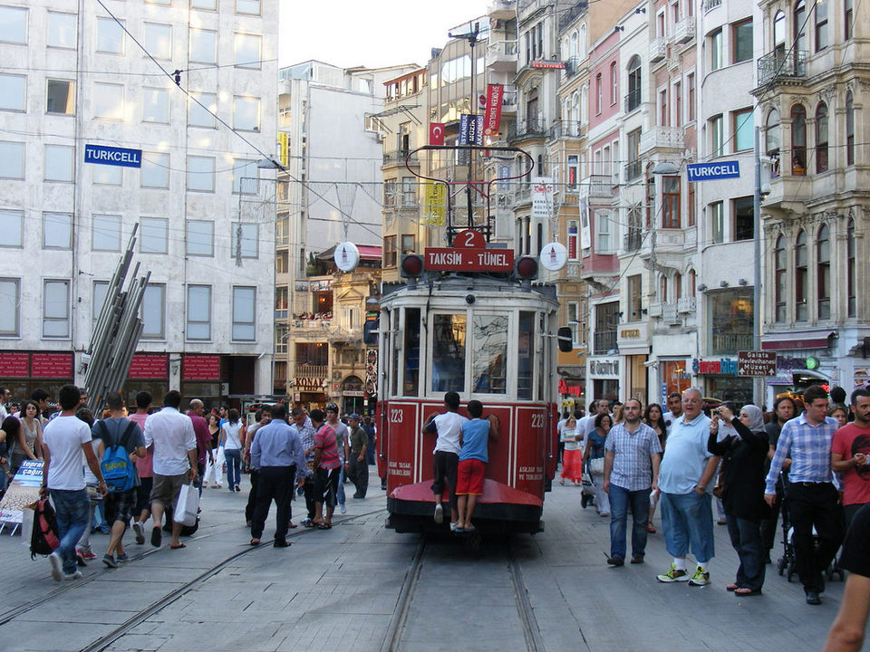Photo of İstiklal Avenue, Istanbul, Turkey by Erol Utgun