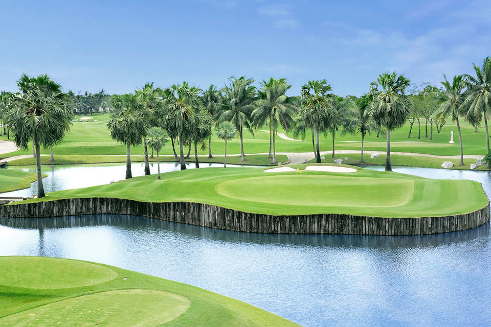Photo of Golfing in Bangkok 3/6 by Brightsun Travel