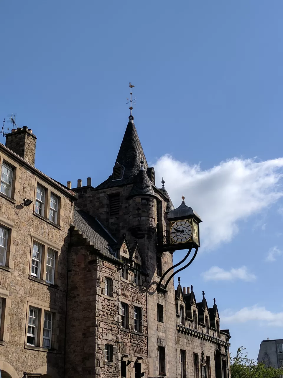 Photo of Edinburgh, United Kingdom by Radhika Newar