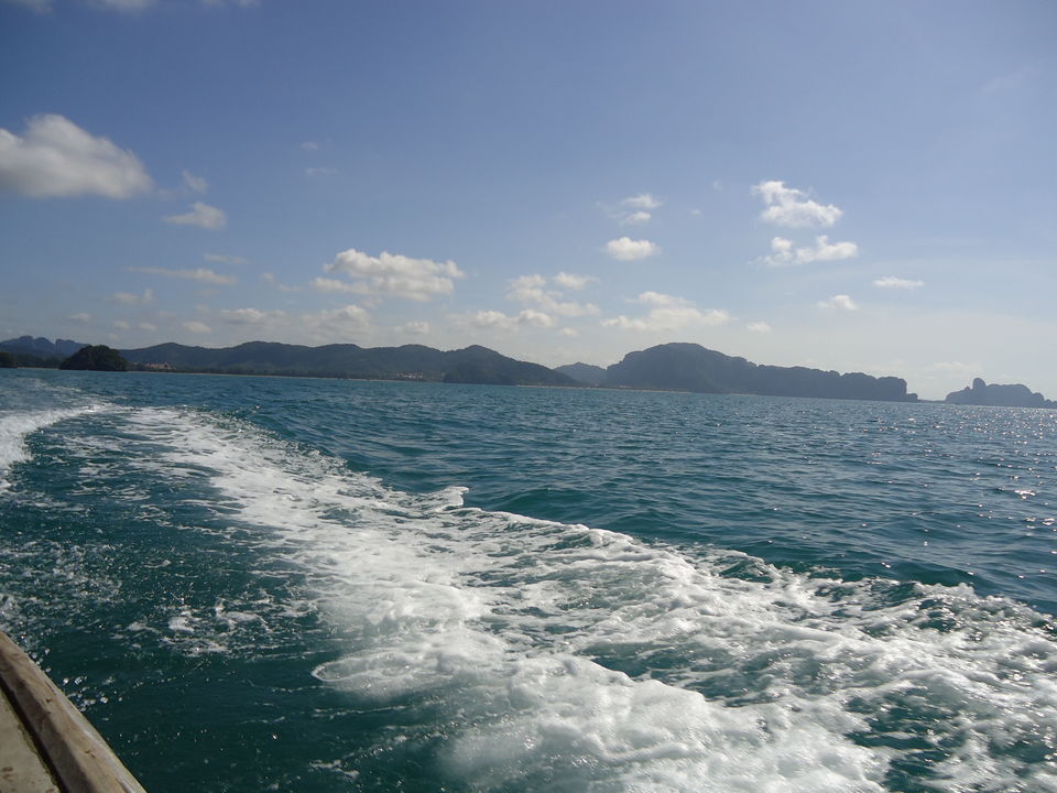 Photo of From Island Hopping To Jungle Trekking To City Wayfaring: My Krabi And Singapore In 7 Days 8/29 by Ipshita
