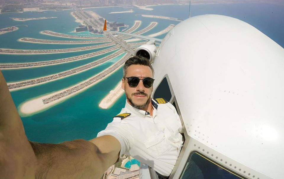 Photo of Pilot's 'dangerous' selfie taken mid-air above Dubai will terrify nervous flyers 1/1 by Travelsito