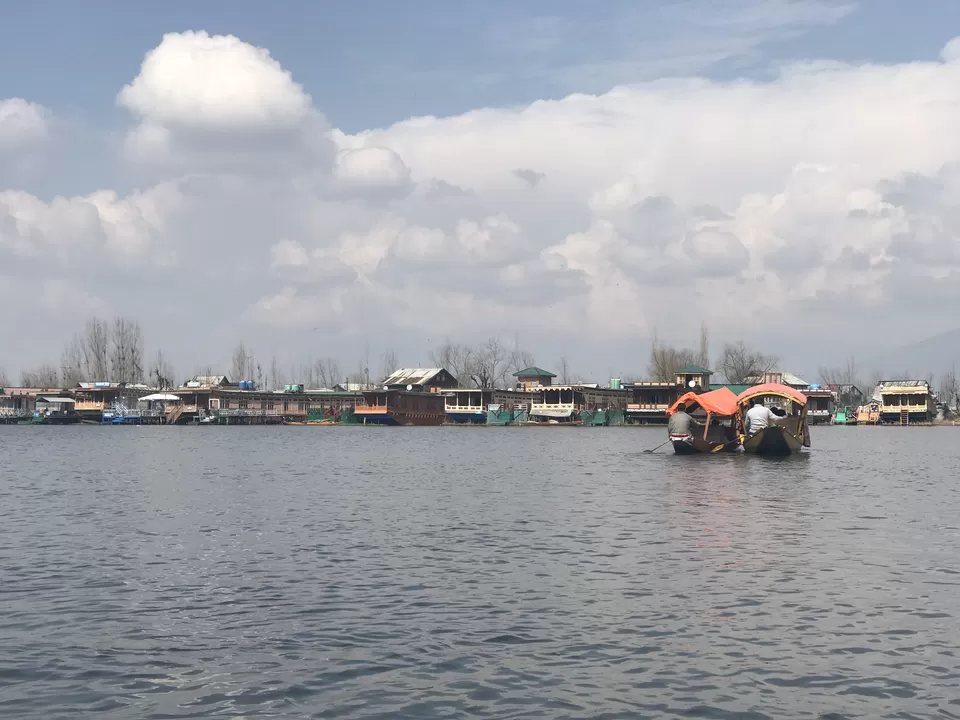 Photo of Dal Lake, Srinagar by Kritika