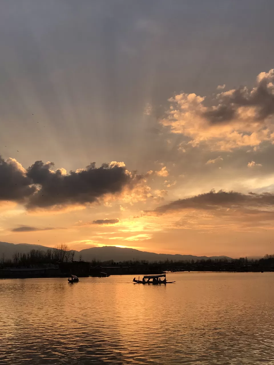 Photo of Dal Lake, Srinagar by Kritika