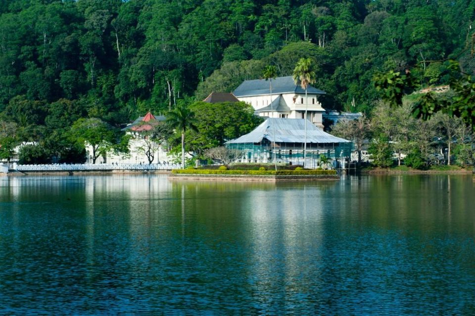 Photo of Sri Lanka Travel: 5 Best Things To Experience in Kandy 2/5 by yellow umbrella