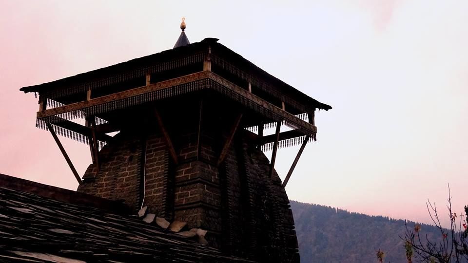Photo of Naggar Castle Road, Naggar, Himachal Pradesh, India by Pluto Panes