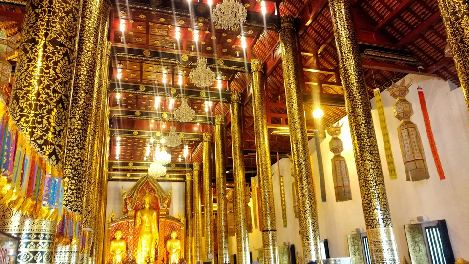 Photo of Wat Chedi Luang Worawihan Si Phum Chiang Mai Thailand by MissDoLittle a.k.a Khushbu Jhaveri