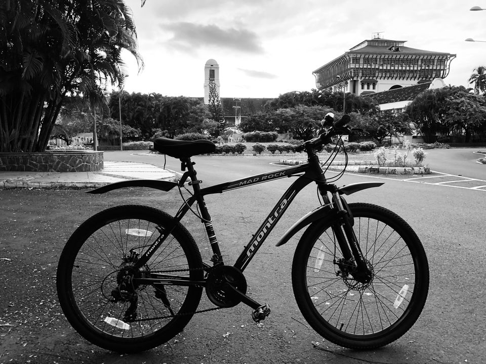 Photo of Kochi Port, Willingdon Island, Kochi, Kerala, India by Ravi (Man On Wheels)