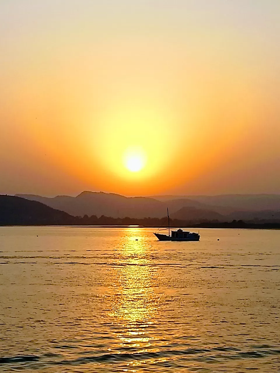 Photo of Lake Pichola, Pichola, Udaipur, Rajasthan, India by Nisarg Pandya