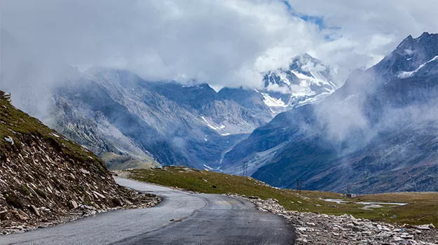 Photo of Rohtang Pass, Himachal Pradesh, India by Le Voyageur