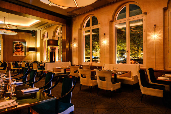 Photo of L'Arc Café, Avenue Carnot, Paris, France by Himani Khatreja