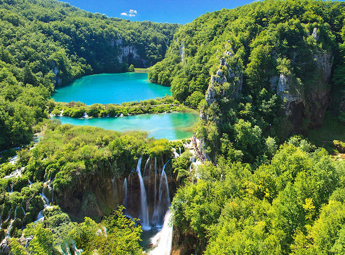 Photo of Plitvice Lakes National Park, Plitvička Jezera, Croatia by Tripoto