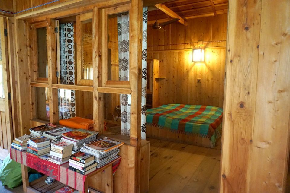 Photo of Under ₹1500, This Charming Cottage By Tirthan River Will Greet You With Plum Orchards And Four Cats by Himani Khatreja