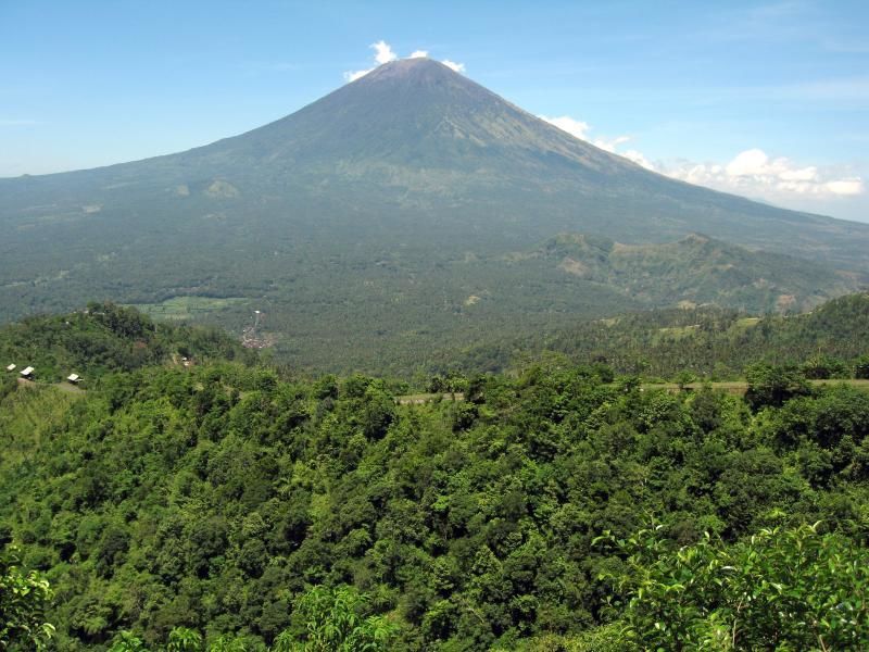 Photo of Mount Agung, Jungutan, Karangasem Regency, Bali, Indonesia by Aakanksha Magan