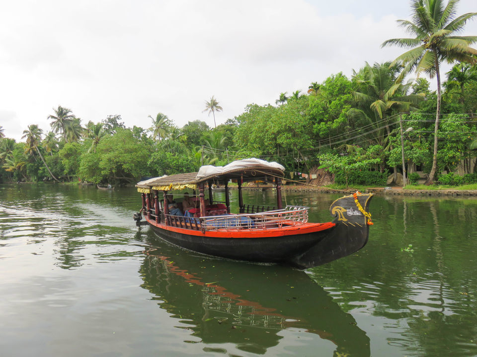 Photo of Floating on the serene backwaters of Kerala! by Deepa Subramanian