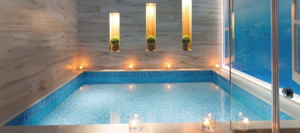 Photo of Jumeirah Emirates Towers Hotel - Trade Centre - Dubai - United Arab Emirates by Himani Khatreja