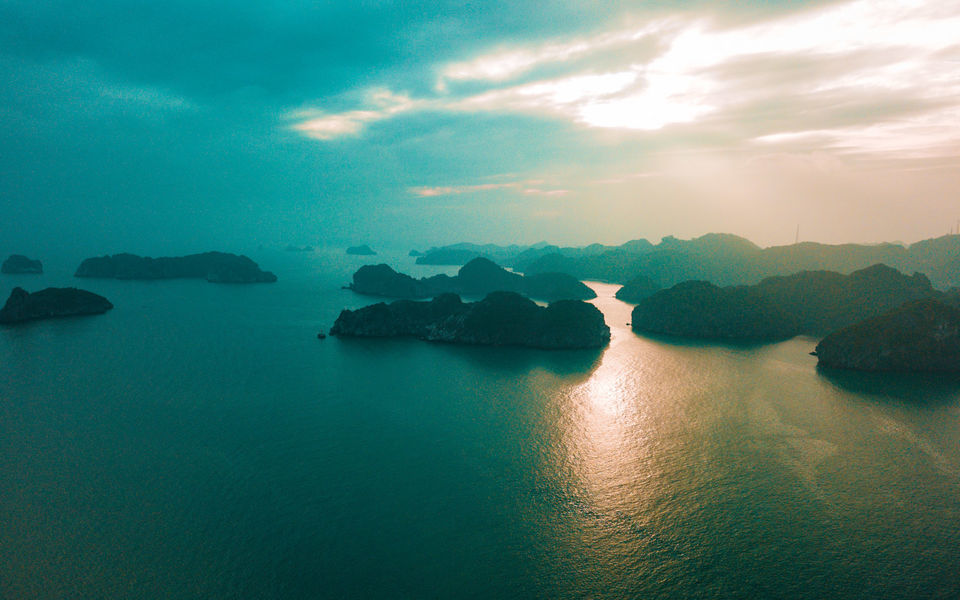 Photo of Lan Ha Bay, Cát Hải, Haiphong, Vietnam by Kamya Buch