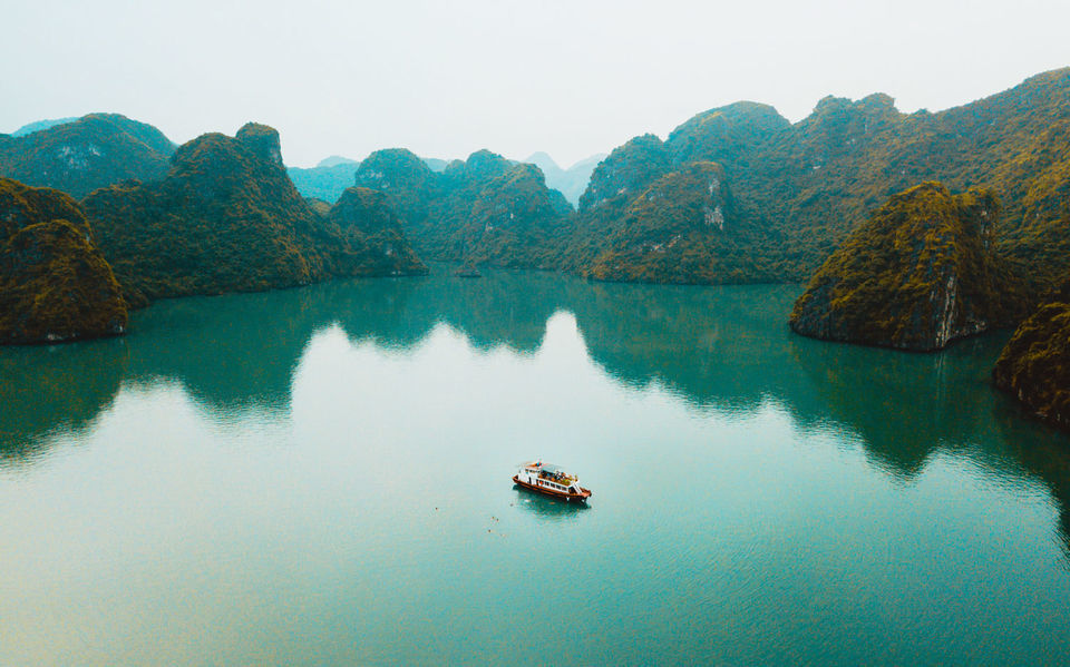 Photo of Hạ Long Bay, Thành phố Hạ Long, Quảng Ninh Province, Vietnam by Kamya Buch