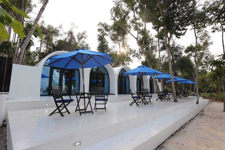 Photo of With Quirky Domes And A Beach-Setting, This Resort Near India Is Perfect For Every Honeymoon Couple by lens_nirvana