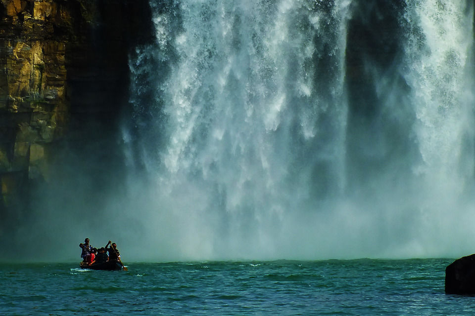 Photo of Chitrakoot Falls, Tiratha, Chhattisgarh, India by Disha Kapkoti