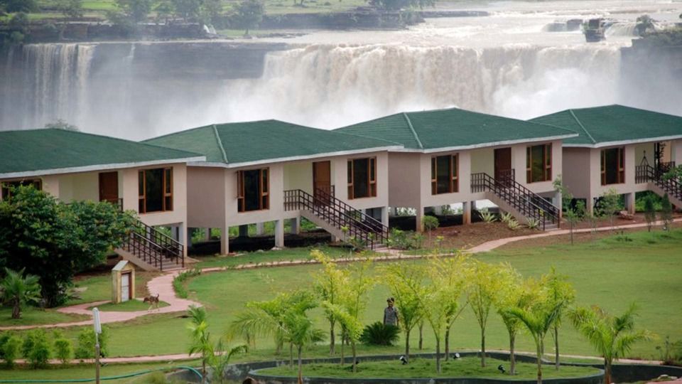 Photo of Chitrakoot Falls: India's Answer To The Niagara Falls That Deserves Your Kind Attention by Disha Kapkoti