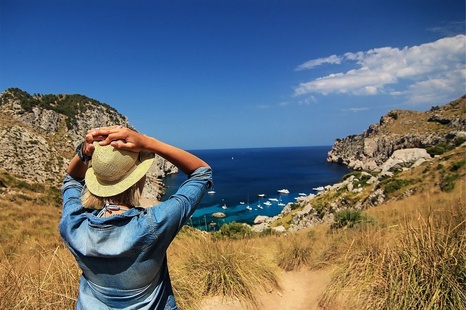 Photo of Like Surprises? This Uber-Cool Travel Company Keeps Your Vacation A Secret Until You Get There 1/2 by Himani Khatreja