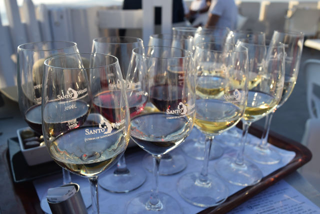 Photo of 5-day guide to the stunning Santorini! by Nikita Anand