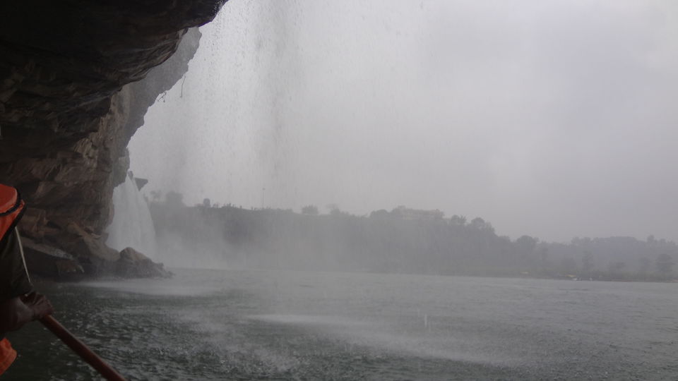 Photo of Chitrakote Falls, Boating Service, Tiratha, Chhattisgarh, India by Sneha Vashisht