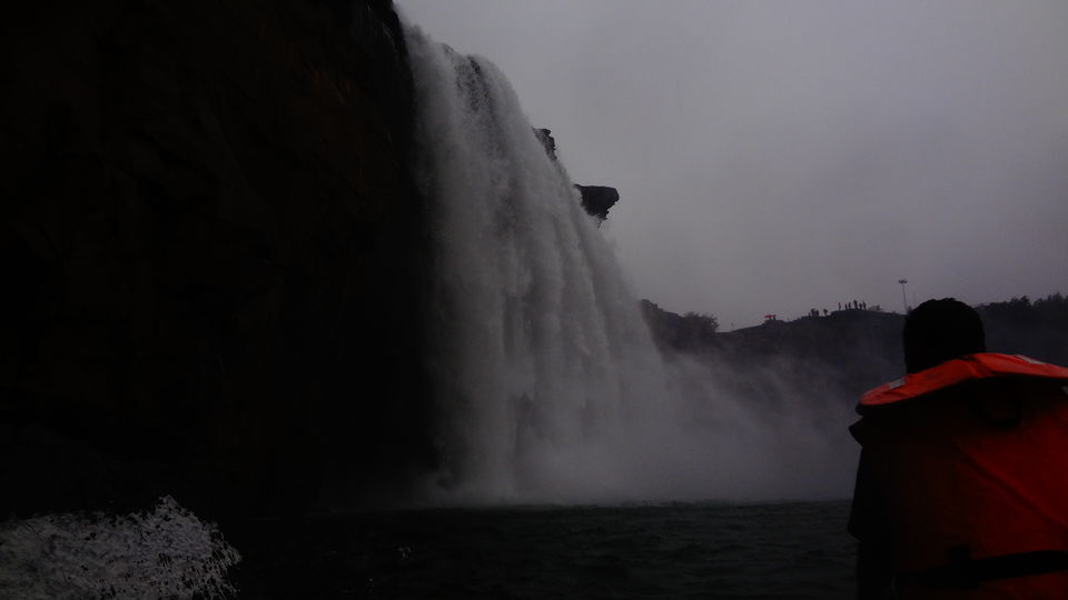 Photo of Chitrakote Falls, Boating Service, Tiratha, Chhattisgarh, India by Sneha Vashisht